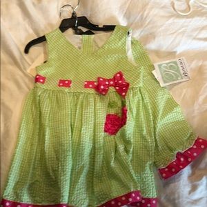 Girls 4/4T green and pink Capri pants set